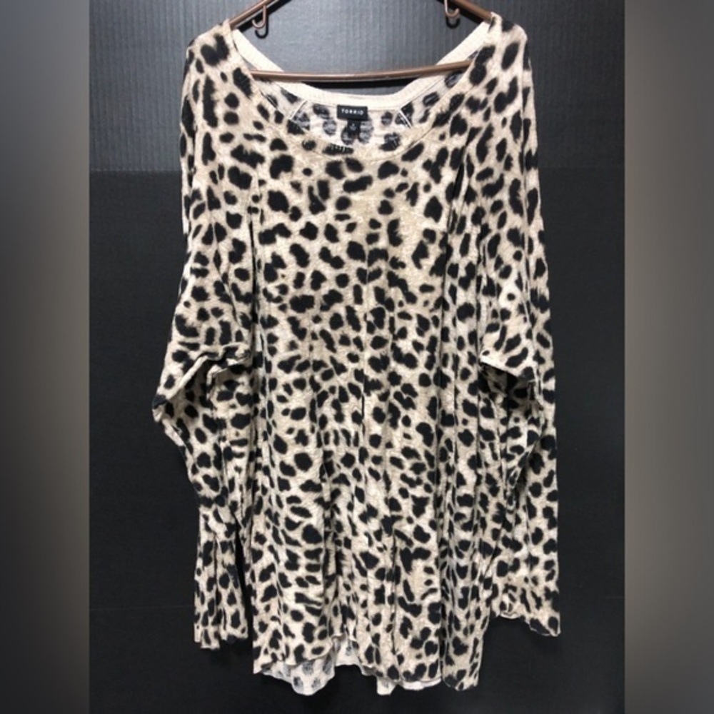 🪺Torrid Long Sleeve Leopard Print Pullover Shirt